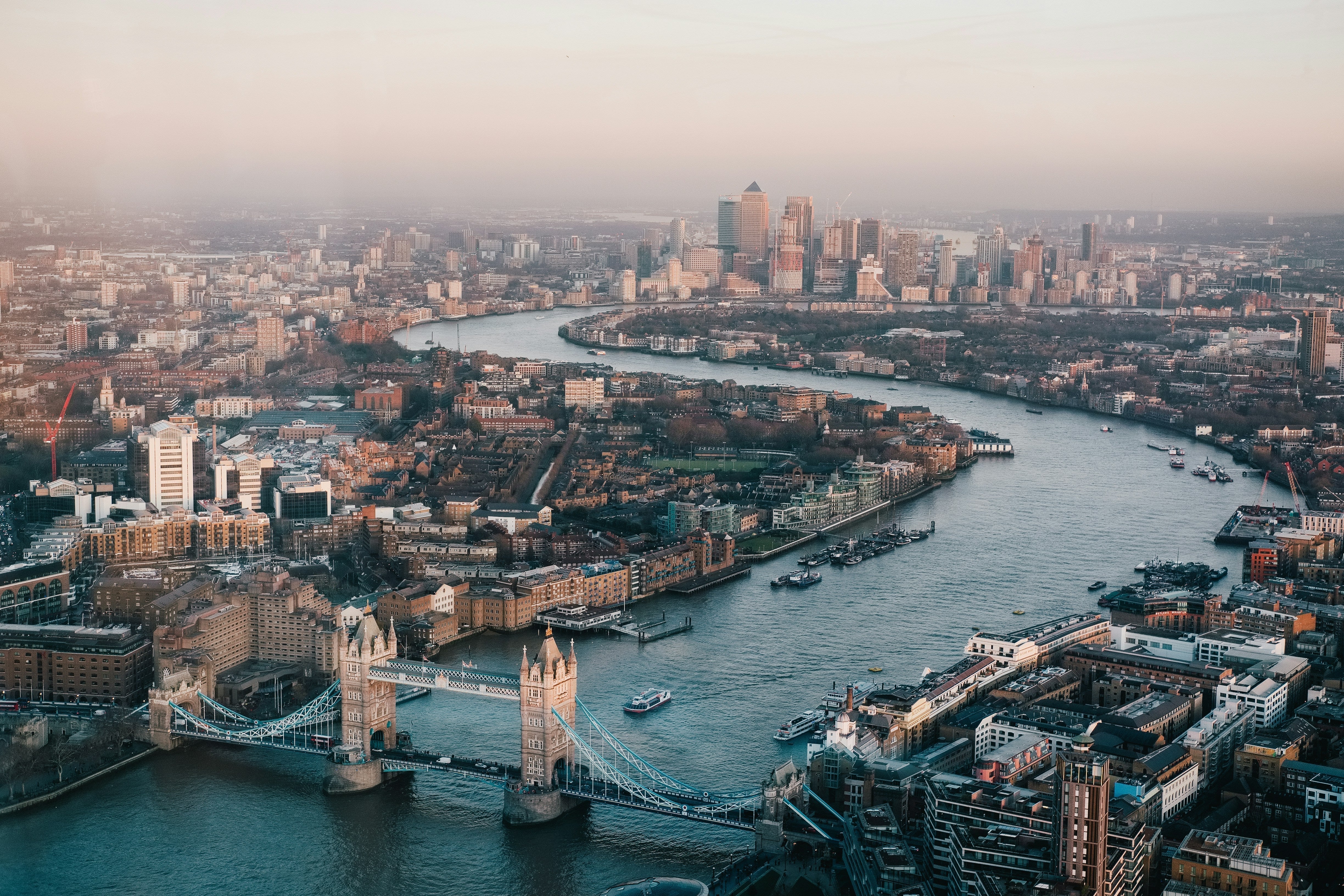 Nicotine Pouches vs Snus – What UK Consumers Should Know