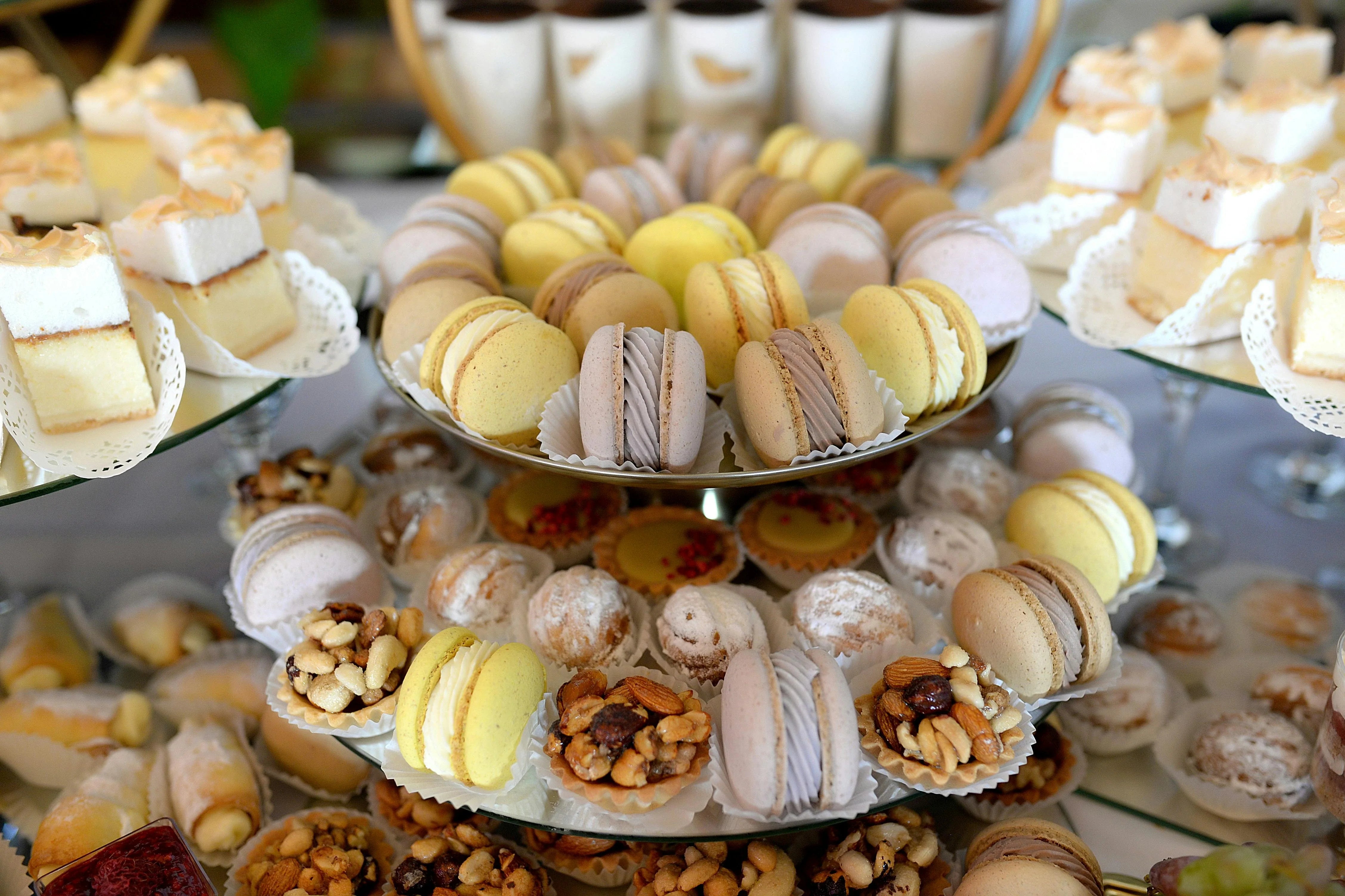 Dessert tray with macarons