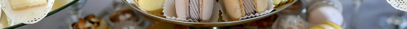 Dessert tray with macarons
